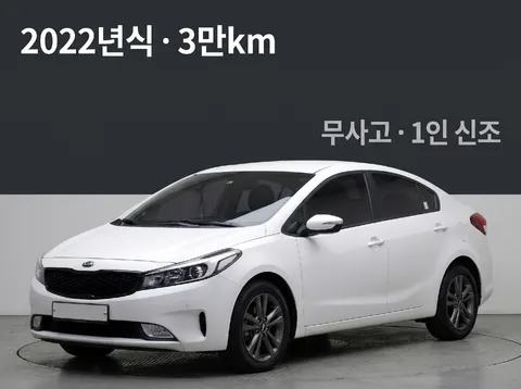 흰색 준중형 세단 · 매물컷