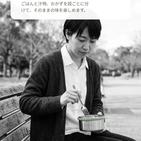 屋外で楽しむ端正な食事