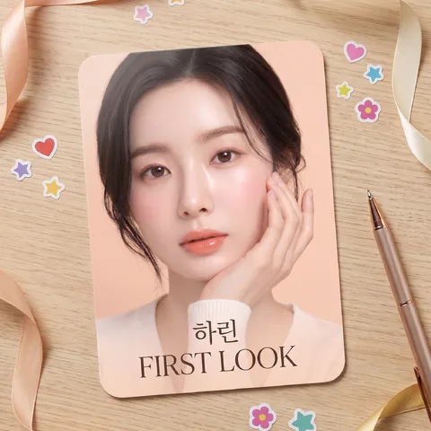 책상 위 꾸민 카드