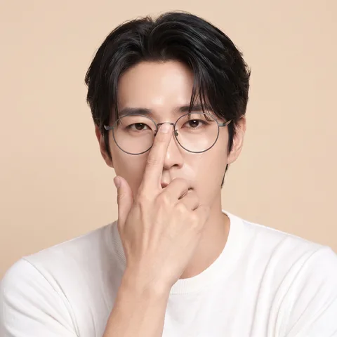 Pushing up glasses