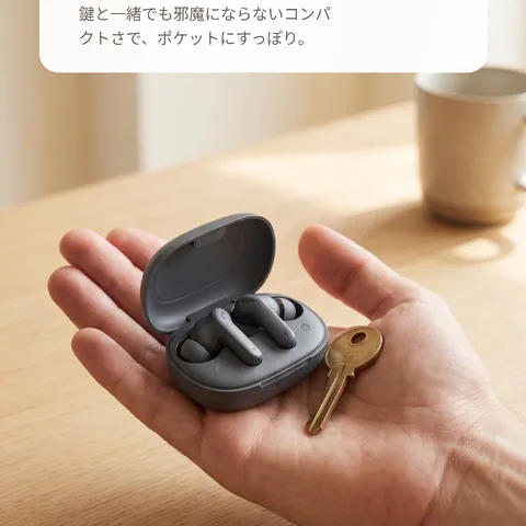 ポケットにすっぽり収まるサイズ