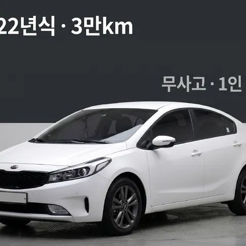 車價強調 · 深色資訊面板 · 扁平資訊卡