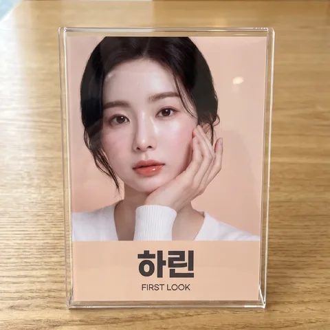 작은 액자 속 카드